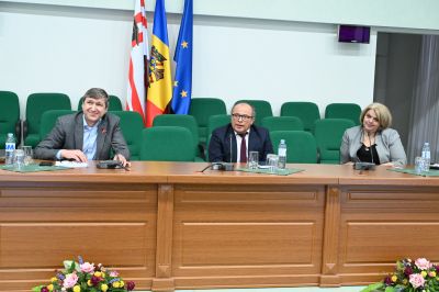 Dezbateri: Facultatea de Medicină nr. 2